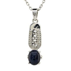 Серебряная подвеска 925 пробы 2,95 гр. со шри-ланкийским звездчатым сапфиром класса AAA и топазами из США 3,44 карат Серебряная подвеска 925 пробы 2,95 гр. со шри-ланкийским звездчатым сапфиром класса AAA и топазами из США 3,44 карат