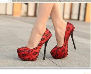 Queen Style Lace Embellished High-heeled Shoe