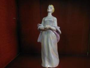 Певица - фарфоровая статуэтка , Киев, фарфор 1960 год.